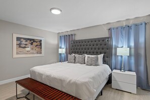 4 Schlafzimmer, Schreibtisch, Bügeleisen/Bügelbrett, Reisekinderbett