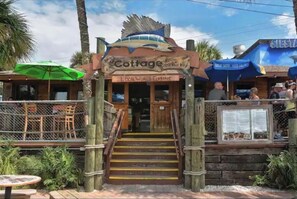 Exterior - Steps to the white sand of Siesta Key Beach (Siesta Key)