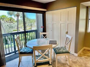 Dining - Steps to the white sand of Siesta Key Beach (Siesta Key)