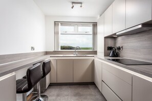 Signature Apartment | Private kitchen