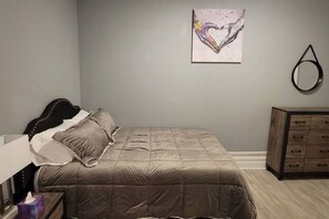1 bedroom, desk, iron/ironing board, WiFi