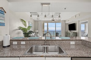 冰箱、微波炉、烤箱、炉灶