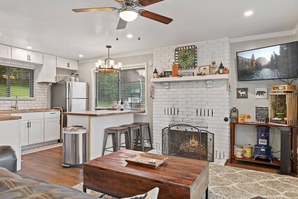 Rustling Pine Cabin S