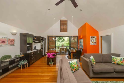 Premium Villa | Living room | 100-cm flat-screen TV with cable channels, TV