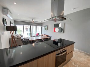Exclusive-Apartment | Eigene Küche | Großer Kühlschrank, Mikrowelle, Ofen