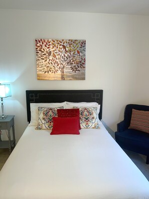 1 bedroom, WiFi - Luxury apartment minutes to beach (Long Beach)