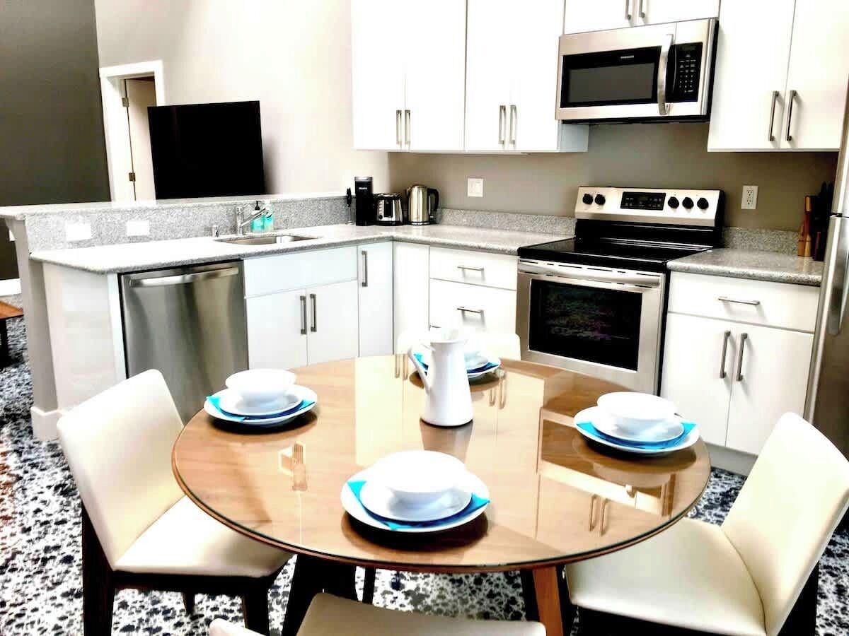 Fridge, microwave, stovetop, dishwasher