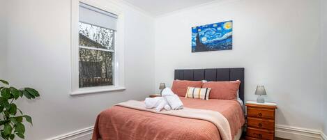 1 chambre, bureau, fer et planche à repasser, Wi-Fi gratuit