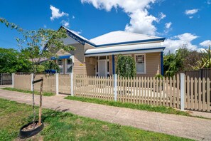 Exterior - Paddington Villa 3 Close to town, Neat & Practical (Orange)