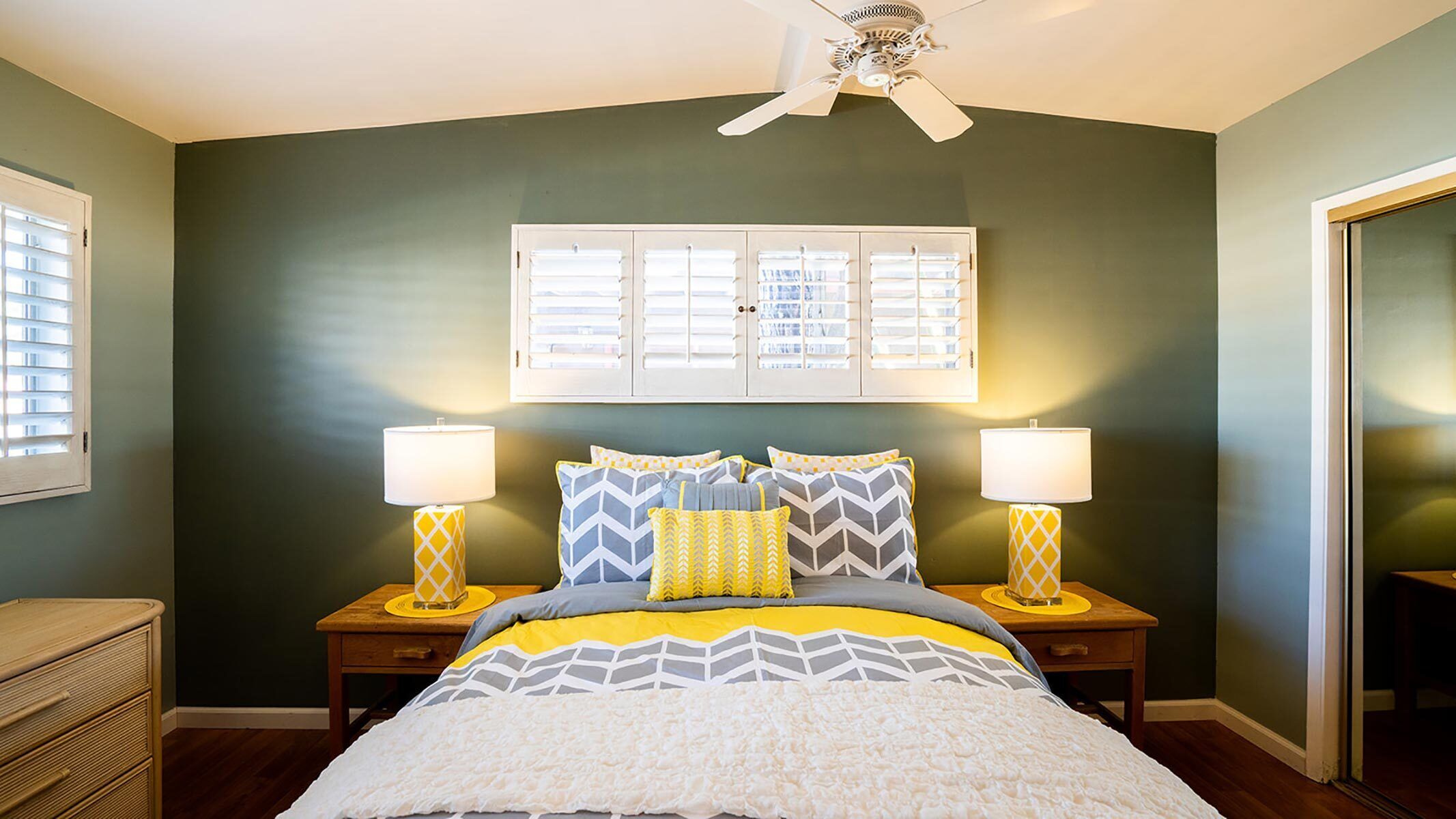 Charming 1-bedroom bungalow with private patio and pool view