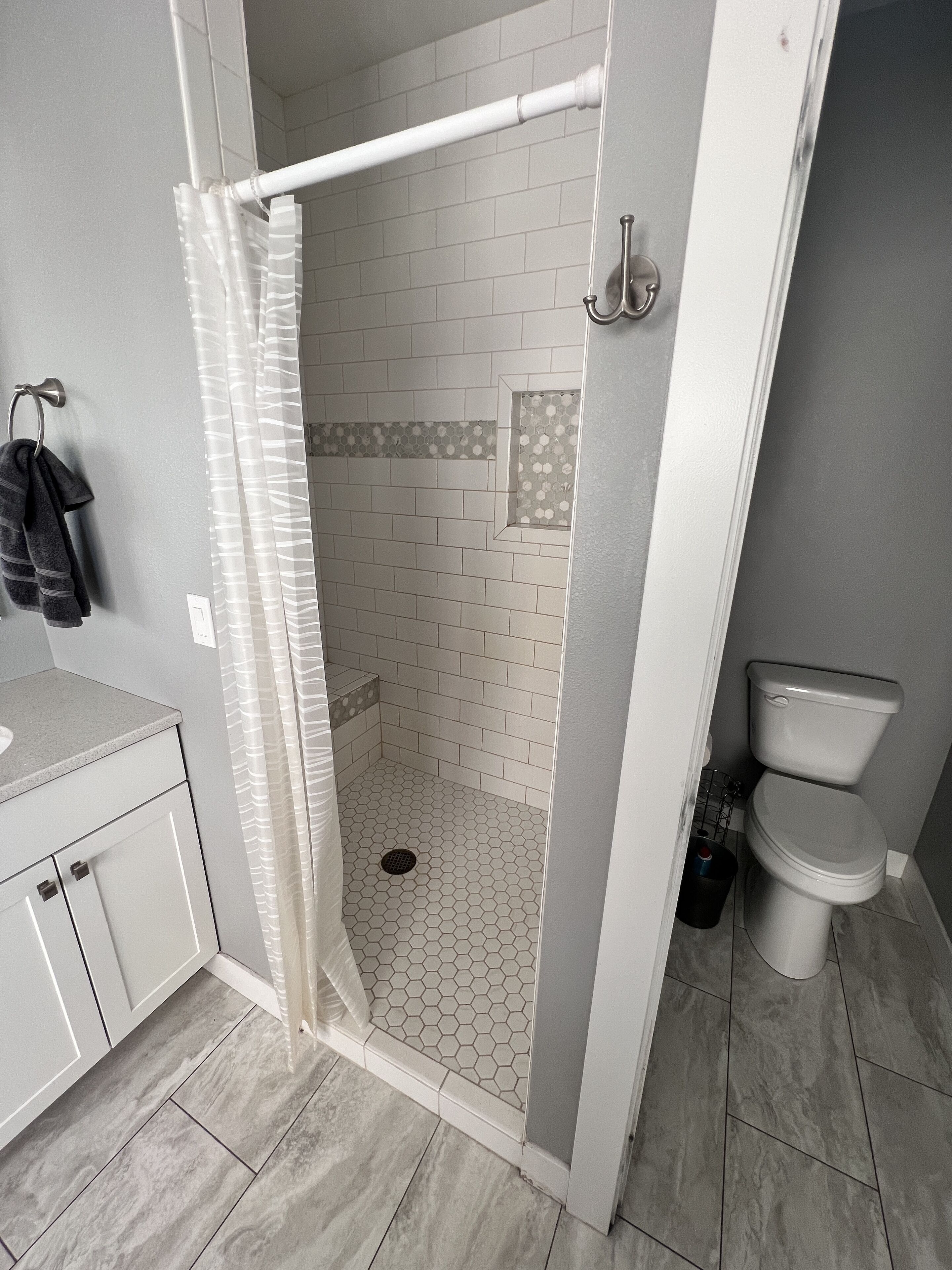 Combined shower/bathtub, hair dryer, towels, soap