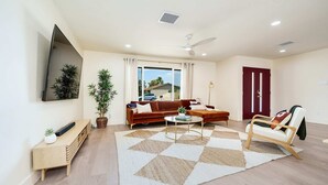 Smart TV - 3BR w/ Heated Pool! Mins from ASU and Golf! (Tempe)