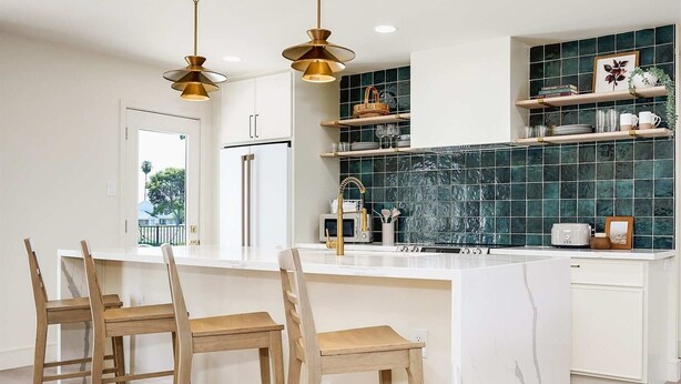 A modern kitchen with a central island, wooden chairs, and pendant lighting. - 3BR w/ Heated Pool! Mins from ASU and Golf! (Tempe)