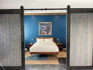 2 bedrooms, iron/ironing board, travel cot, free WiFi