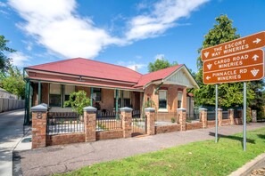 Exterior - One-Bedroom Apartment on Summer | Neat, Near CBD (Orange)