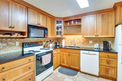 North Conway Condo < 3 Mi to Slopes & Echo Lake