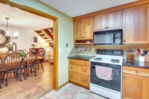 Réfrigérateur, micro-ondes, plaque de cuisson, lave-vaisselle