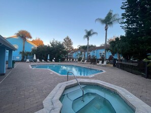 Piscina all'aperto, una piscina riscaldata