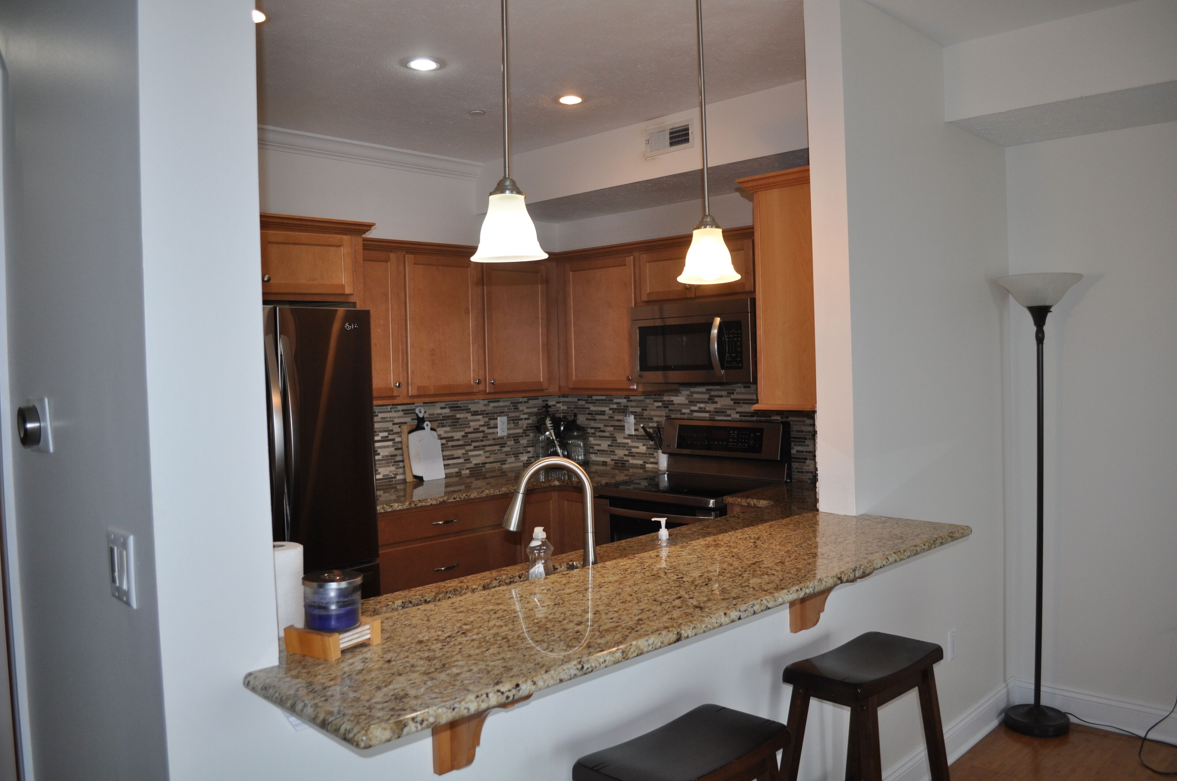 UPGRADED 2BR/2BATH LAKEFRONT CONDO #305-2023 rent 2 get 3rd free--no holidays