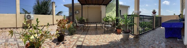 Outdoor dining - hermoso apartamento con cocina, sala y comedor aire acondicionado (San Benito)