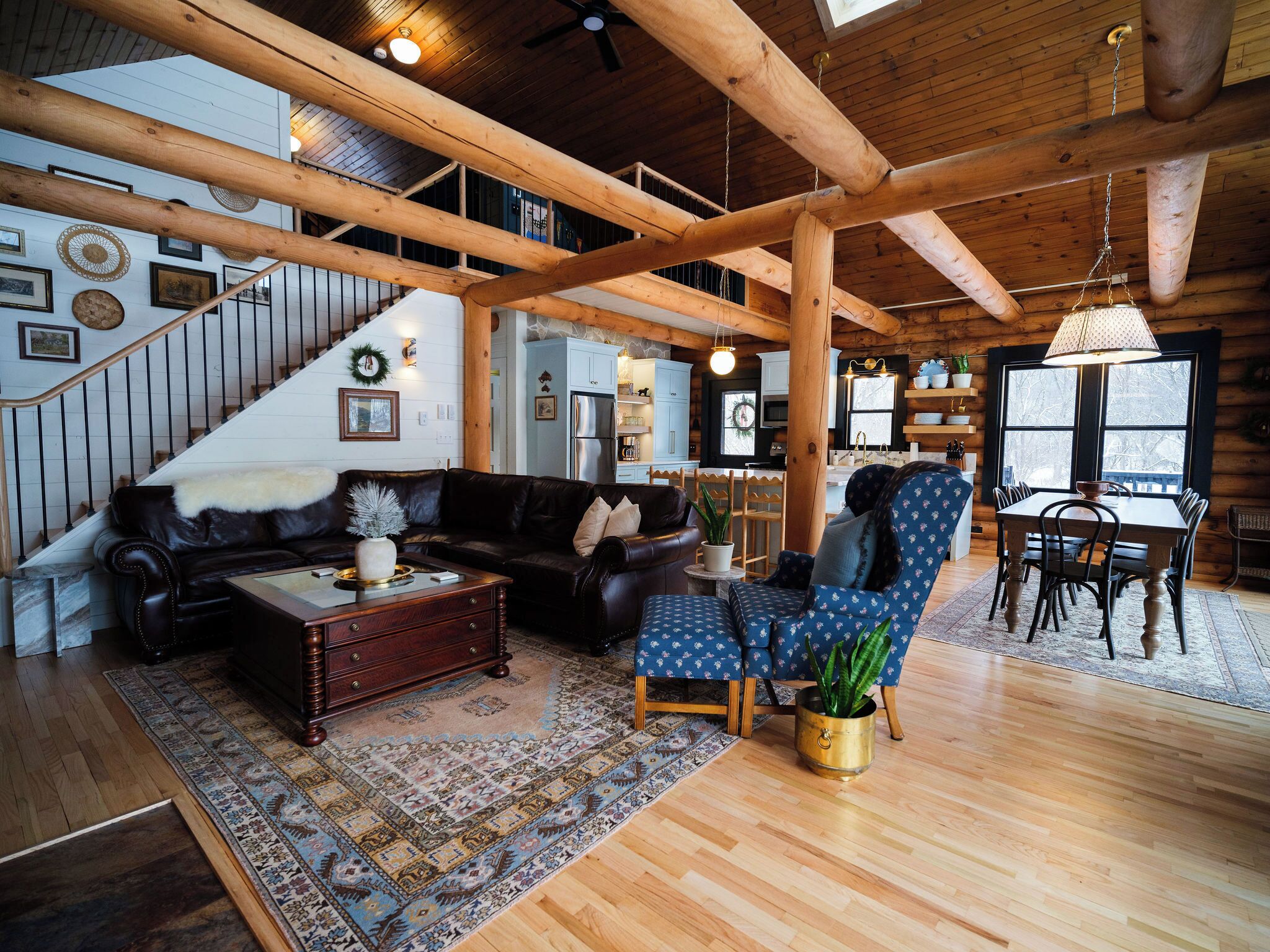 Smart TV, fireplace, stereo