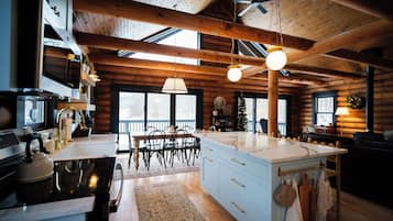 冰箱、微波炉、烤箱、炉灶