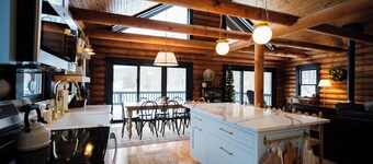 Driftless Escape – Secluded Luxury Lodge on Stream with Hot Tub