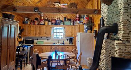 Charming Private Cabin that is cozy and quiet. Sleeps 7 with two bathrooms.