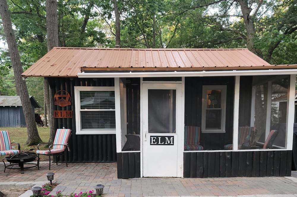East Tawas 2 bedroom cabin