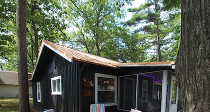 East Tawas 2 bedroom cabin