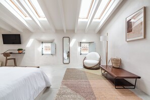 Premium bedding, down comforters, memory foam beds, in-room safe - Meem Townhouse (Sóller)