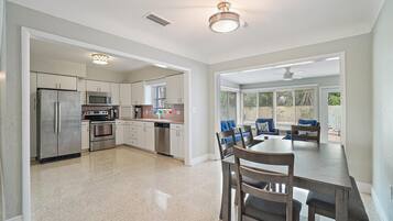 House, 4 Bedrooms | Private kitchen | Oven, dishwasher, dining tables