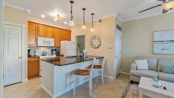 Condo, 1 habitación | Cocina privada | Horno, lavavajillas y comedor