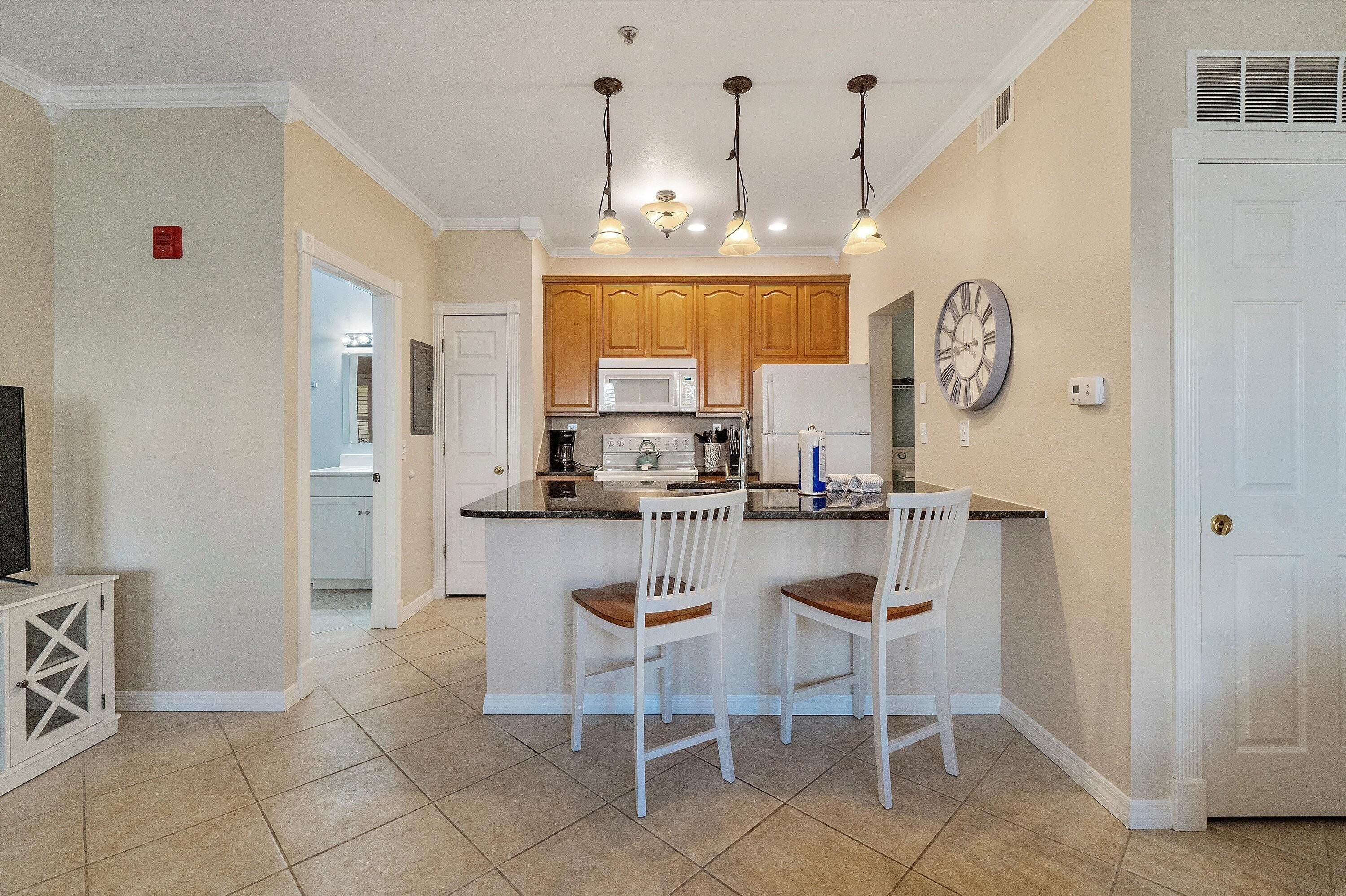 Condo, 1 Bedroom | Private kitchen | Oven, dishwasher, dining tables