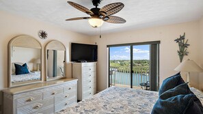 Condo, 2 habitaciones | 2 habitaciones, decoración personalizada y muebles diferentes 