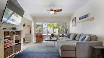 House, 3 Bedrooms | Living room