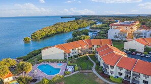 公寓式客房, 2 间卧室 | 泳池 | 室外游泳池