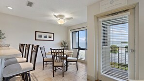 公寓式客房, 2 间卧室 | 私人厨房 | 烤箱、洗碗机、餐桌