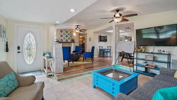 House, 3 Bedrooms | Living room