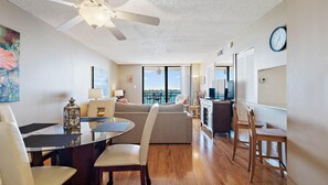 Interior detail - Casa Del Mar by Sandy Beach Vacations (St. Petersburg)
