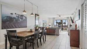 Apartment, 2 Schlafzimmer | Eigene Küche | Ofen, Geschirrspüler, Esstisch