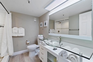 Bathroom - La Coquina by Sandy Beach Vacations (Madeira Beach)