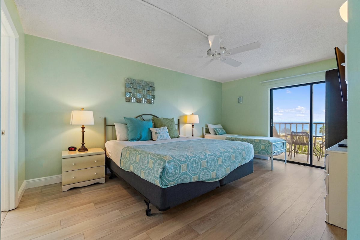 Condo, 2 Bedrooms | Individually decorated, individually furnished