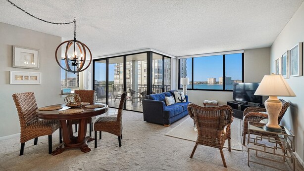 Living room - Palma Del Mar by Sandy Beach Vacations (St. Petersburg)