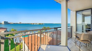 콘도, 침실 2개 | 발코니