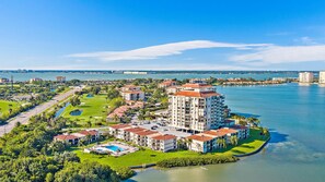 콘도, 침실 2개 | 외관