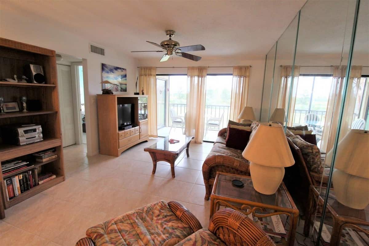 Condo, 2 Bedrooms | Living room
