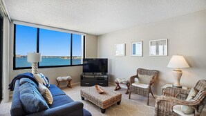 Living room - Palma Del Mar by Sandy Beach Vacations (St. Petersburg)