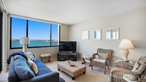 Condo, 2 Bedrooms | Living room