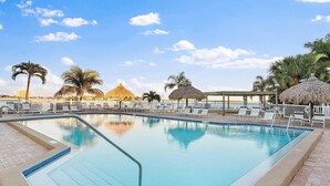 Pool - Palma Del Mar by Sandy Beach Vacations (St. Petersburg)